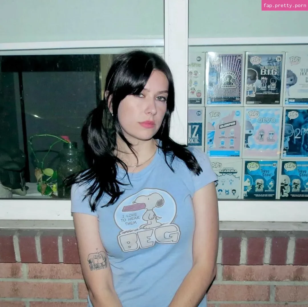 Carly McLellan content