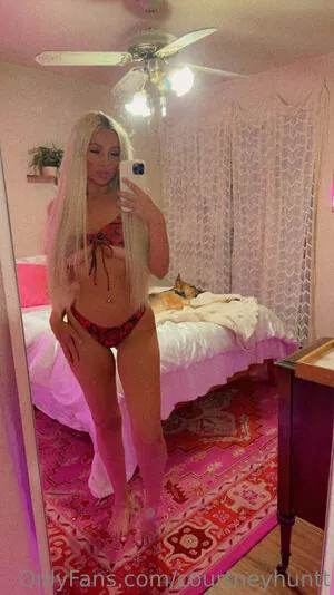 courtneyhuntt content