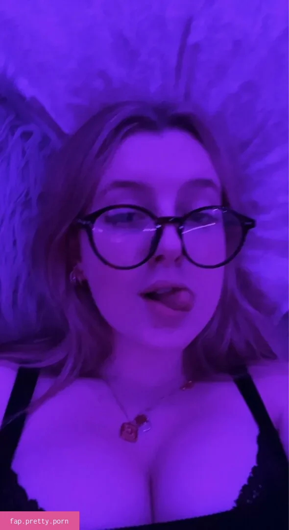 Claire Reynolds - Photo #08