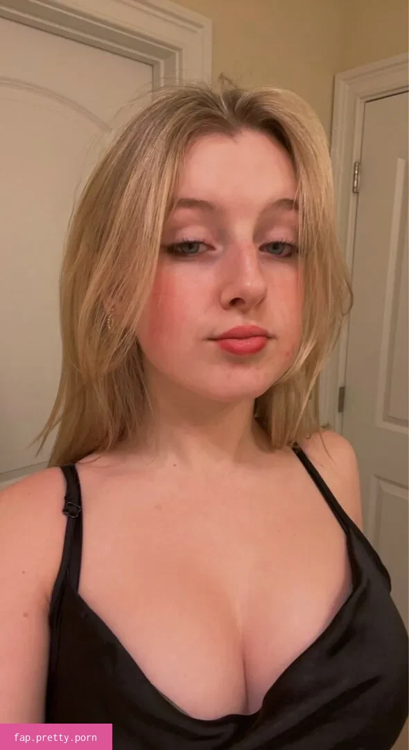 Claire Reynolds - Photo #09