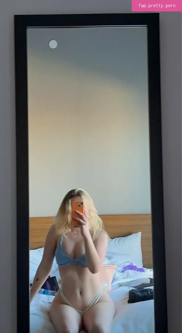 Claire Reynolds - Photo #33