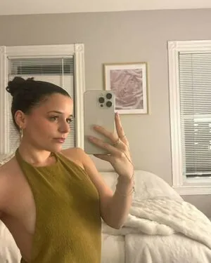 Chloe Schnapp content