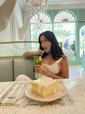 Claudia Tihan content