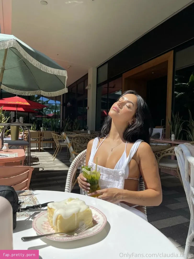 Claudia Tihan - Photo #04