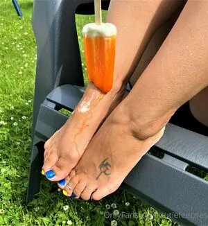 cutiefeetzies content