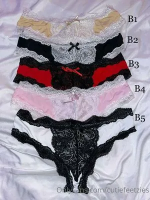 cutiefeetzies content