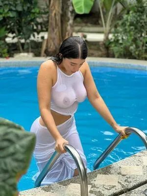 Camila Valencia content