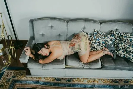 Camila Valencia content