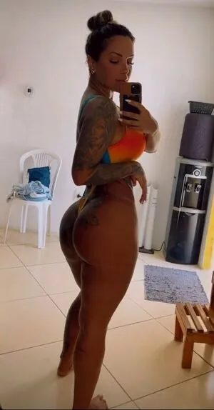 Débora Brasil content