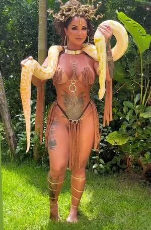 Débora Brasil content