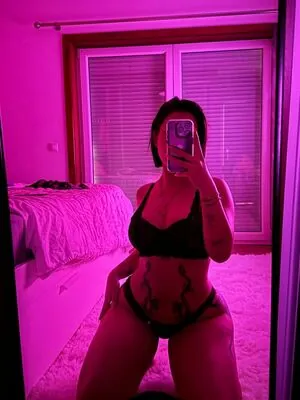 Debora Cardoso content