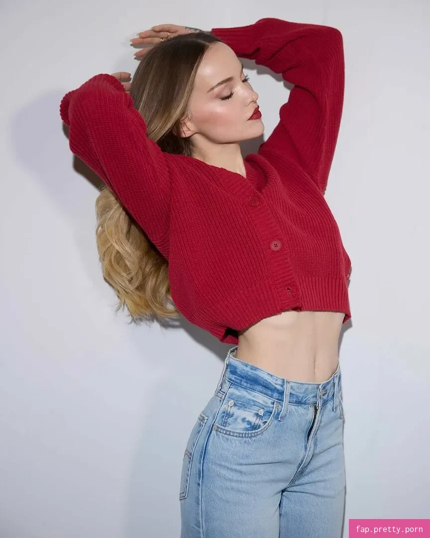 Dove Cameron - Photo #09