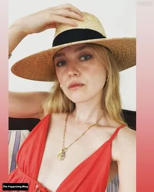 Dakota Fanning #
