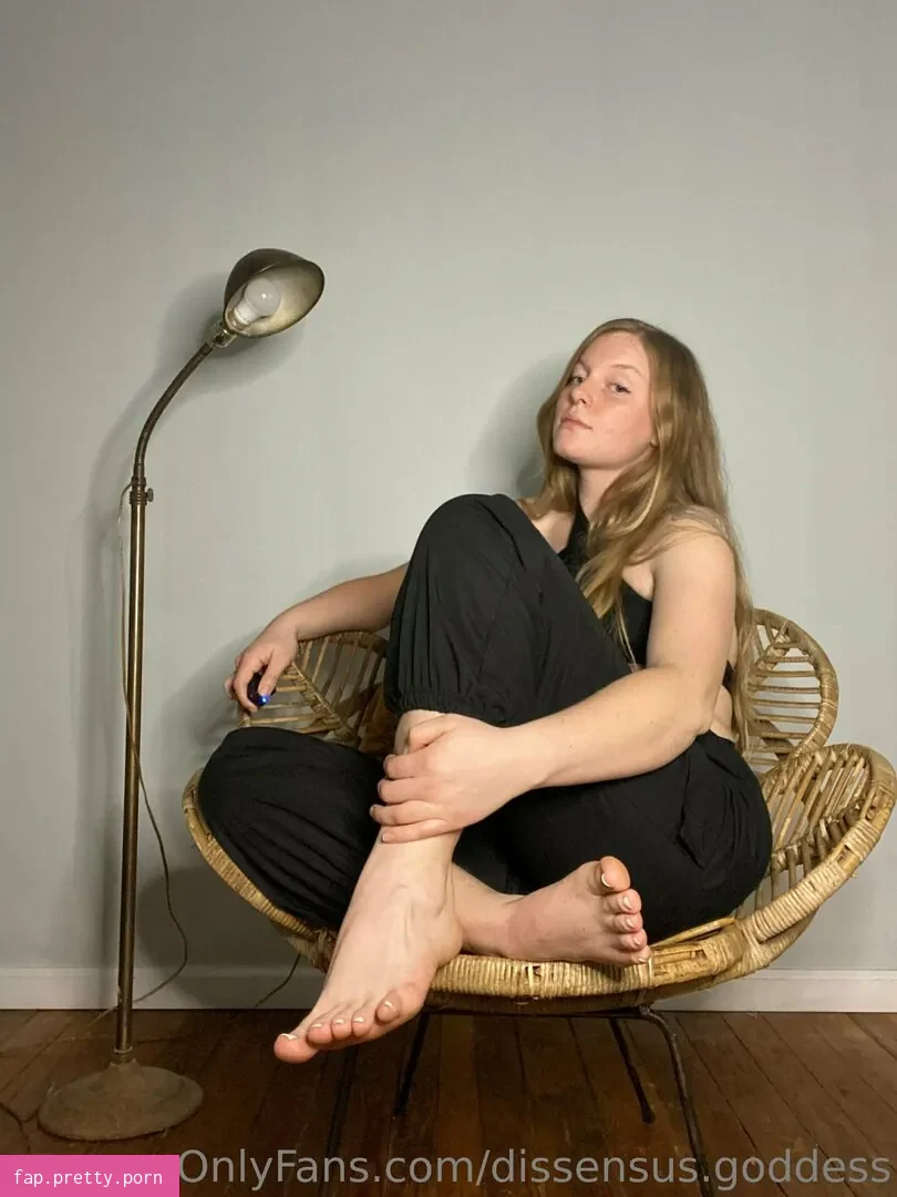 dissensus.goddess - Photo #02