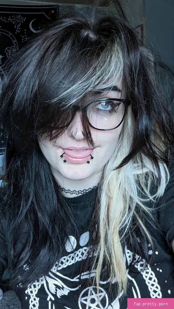 Easygoinggoth - Photo #03