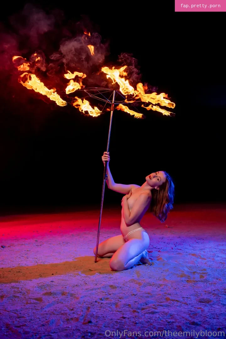 Emily Bloom - Photo #08