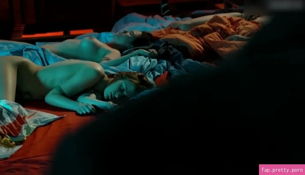 Emily Cox - Photo #19