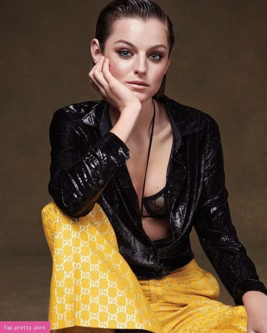 Emma Corrin - Photo #53