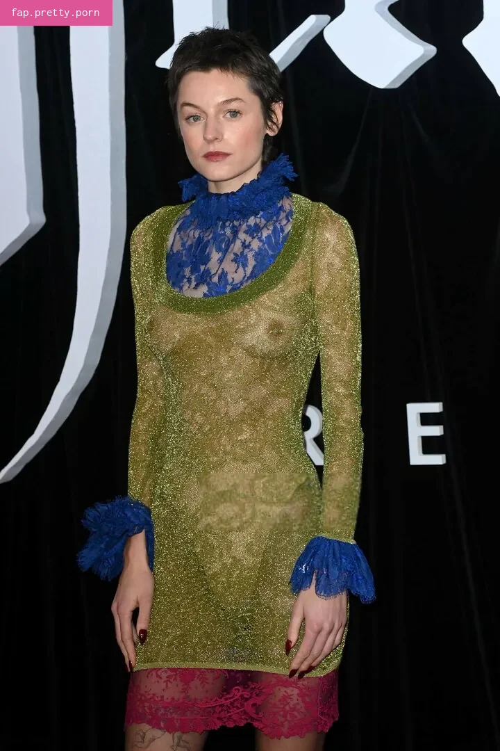 Emma Corrin - Photo #35