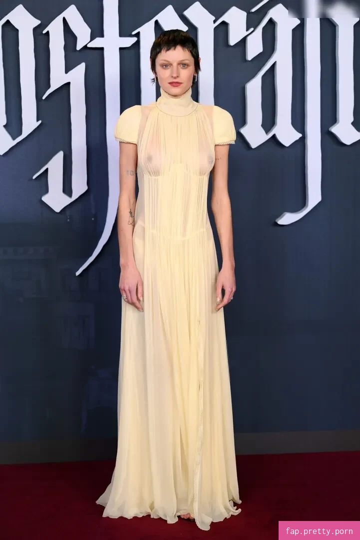 Emma Corrin - Photo #75