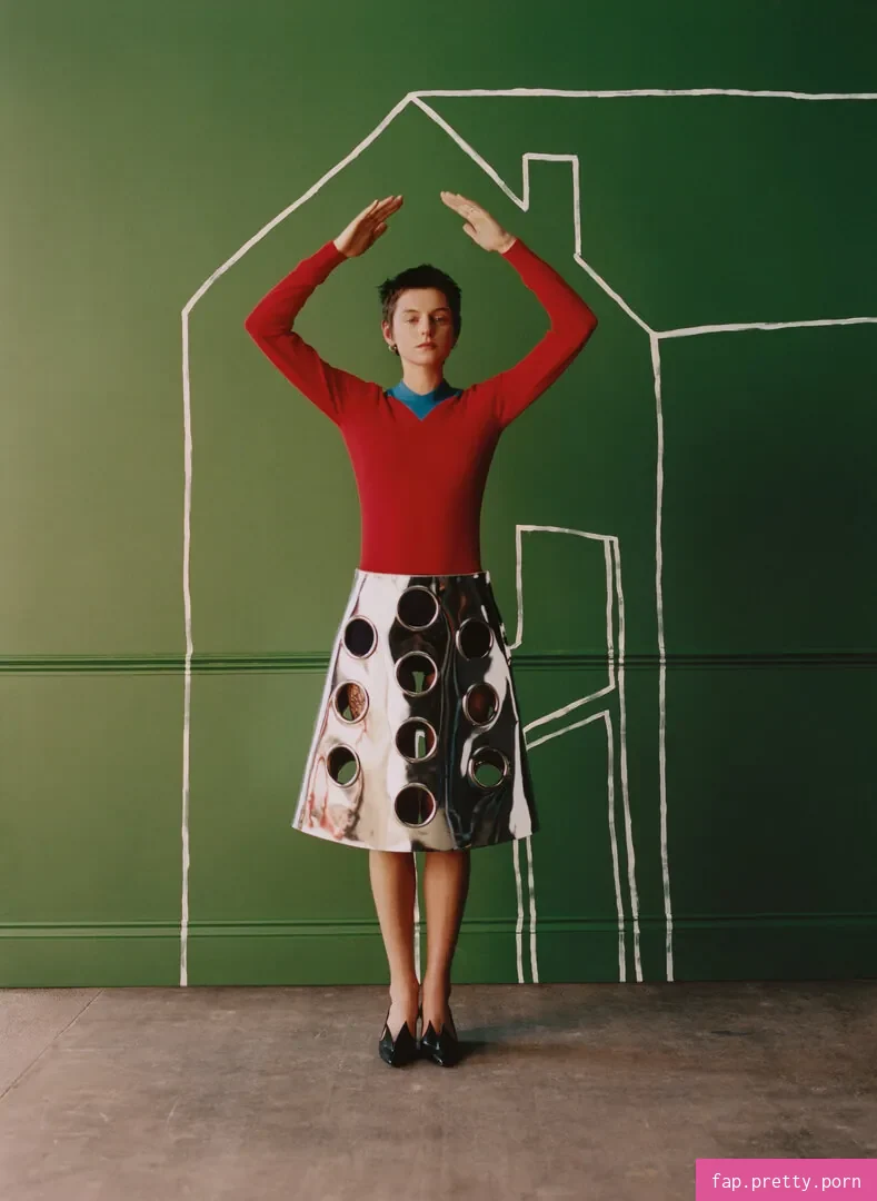 Emma Corrin - Photo #94