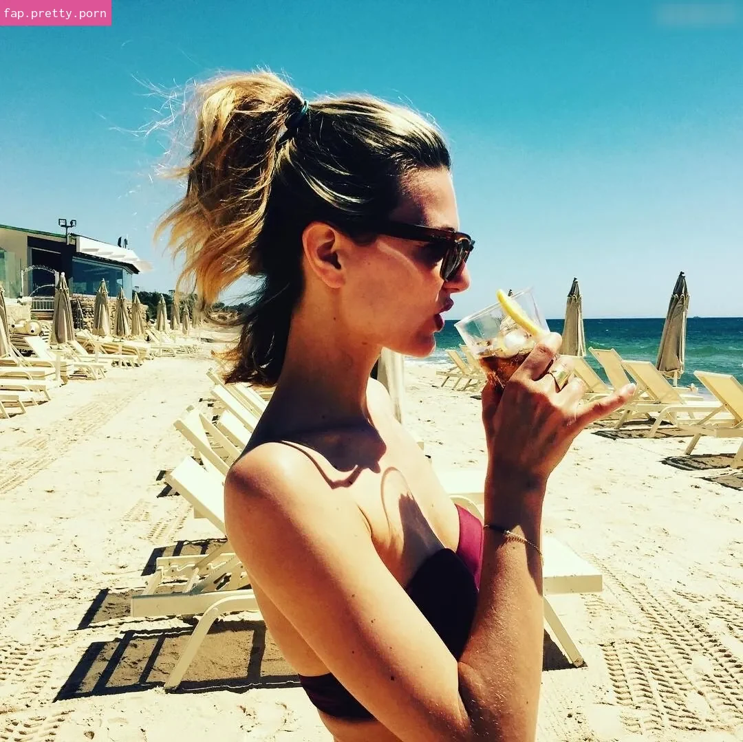 Ella Endlich - Photo #04