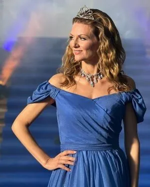 Ella Endlich content