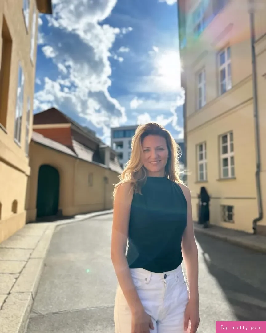 Ella Endlich - Photo #51