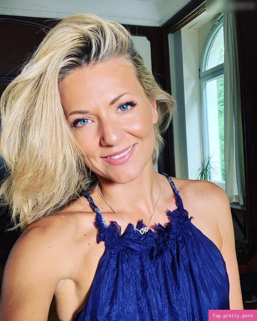 Ella Endlich - Photo #52