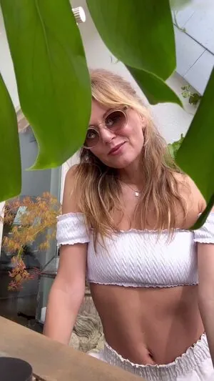 Ella Endlich content