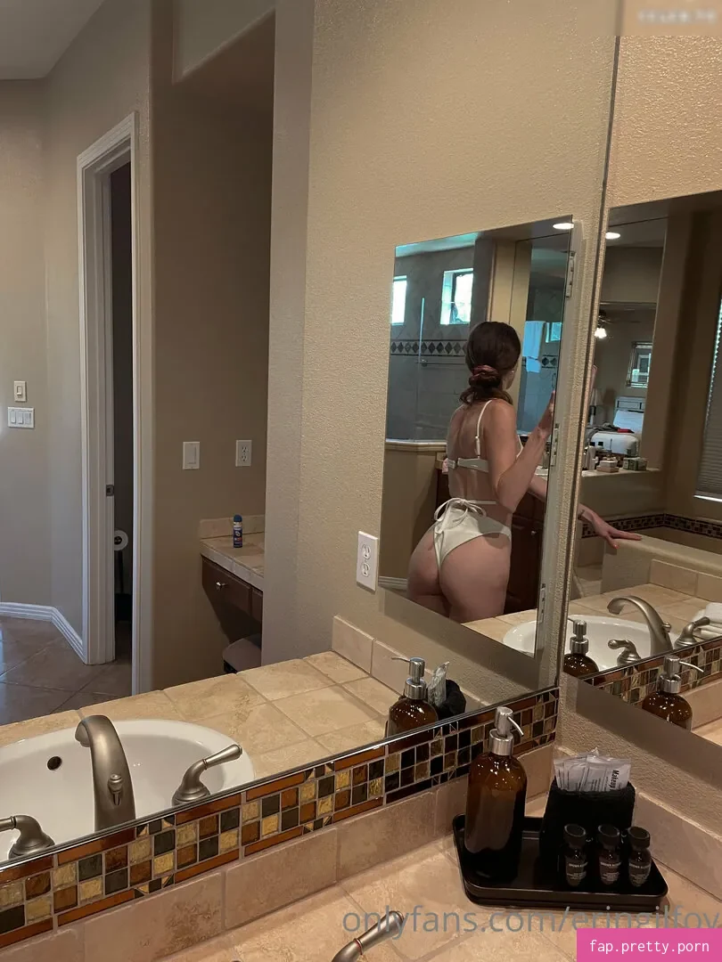 Erin Gyilfoy - Photo #29