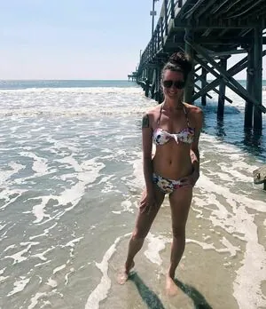 Elisha Helton content