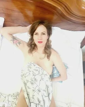 elleblackmagpie content