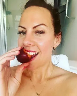 elleblackmagpie content