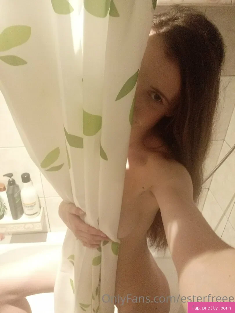 Ester Love - Photo #01