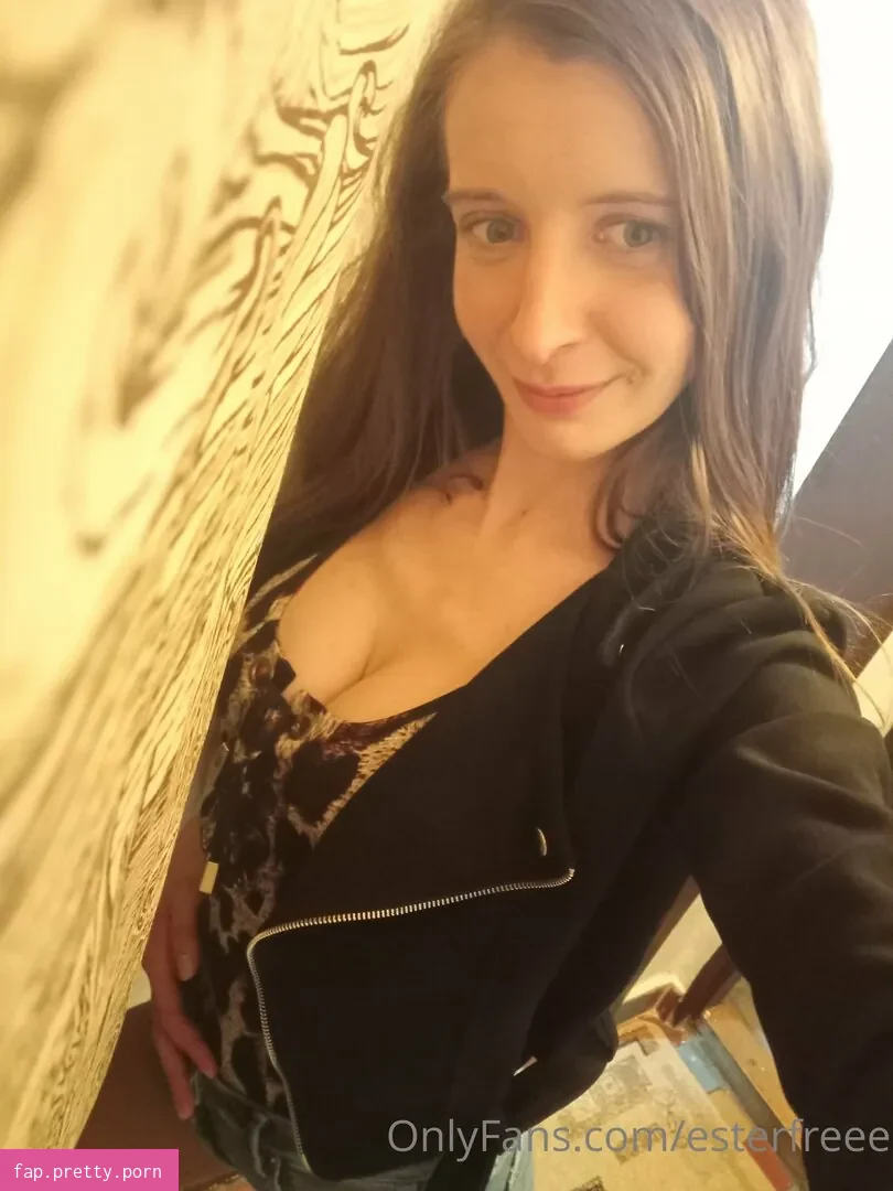 Ester Love - Photo #10