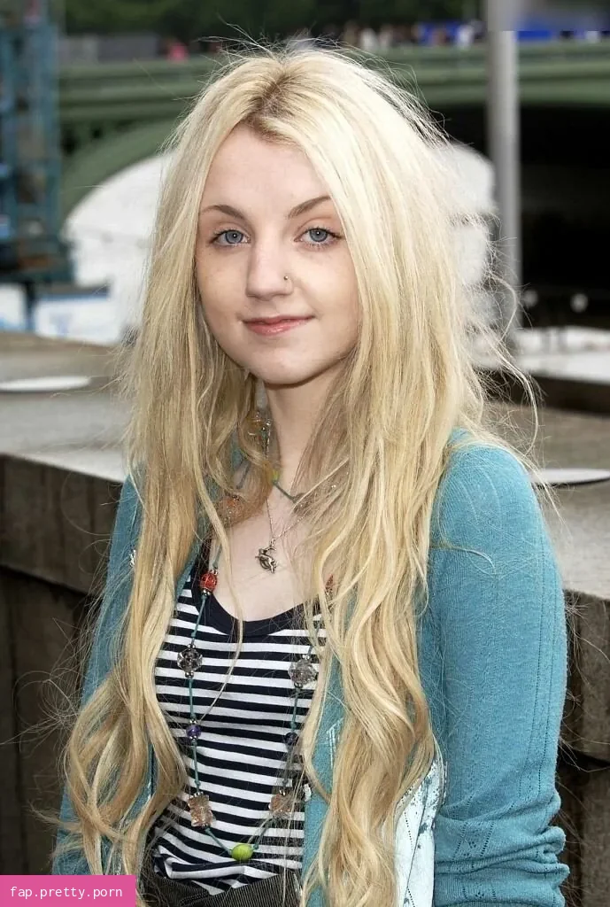 Evanna Lynch - Photo #17