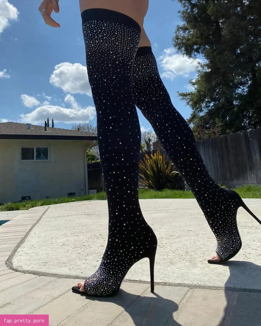 Emmily Mello - Photo #12