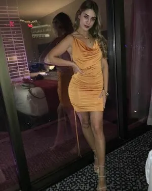 Emmily Mello content