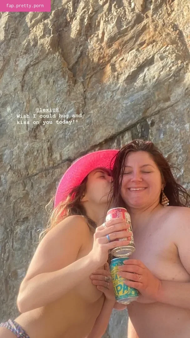 Emmily Mello content