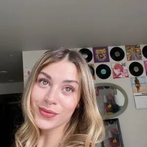 Emmily Mello content