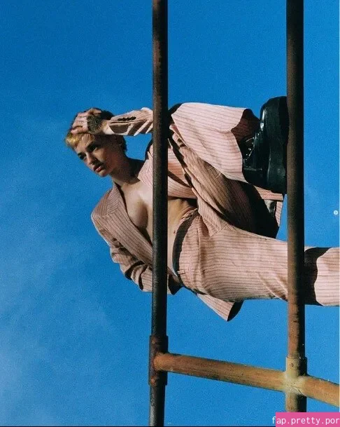 Esther McGregor - Photo #26