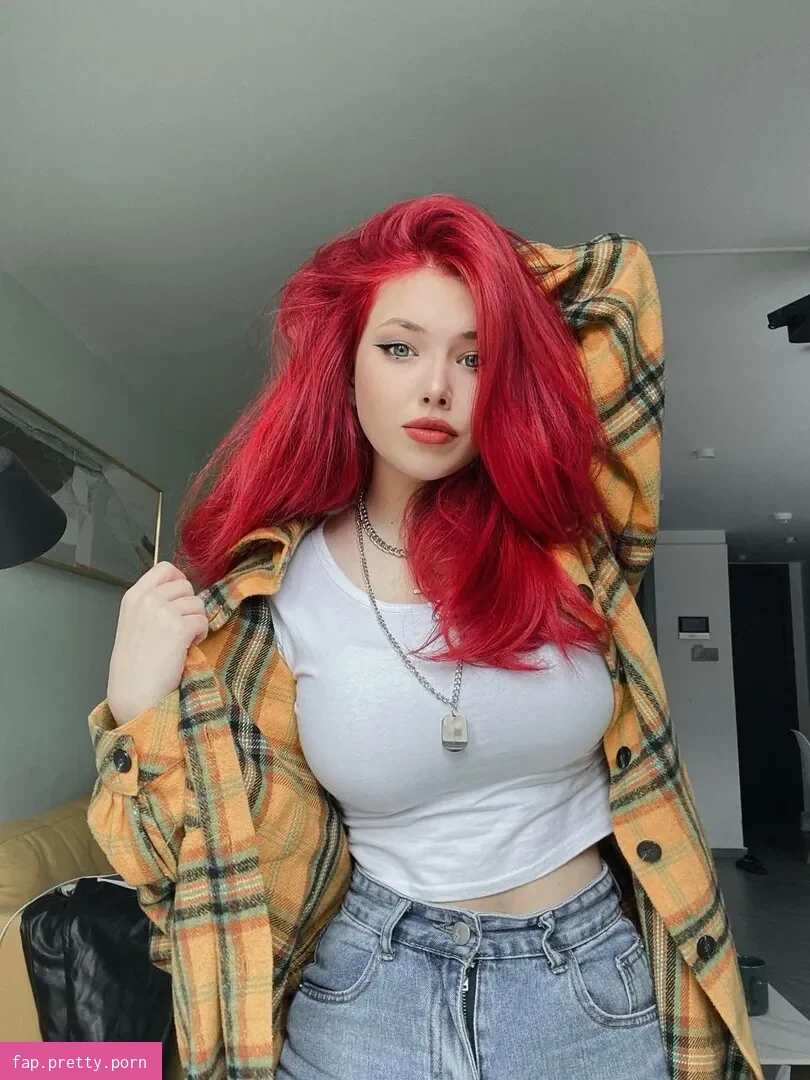 Elizabeth Renard - Photo #06