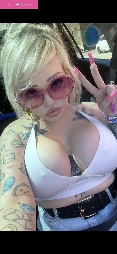 Emily Snow - Photo #04