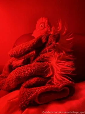 esmereldathepuppet content