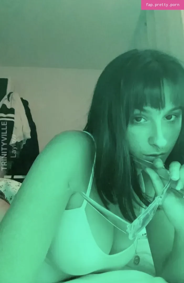 Elle Vous Fait Bander - Photo #05