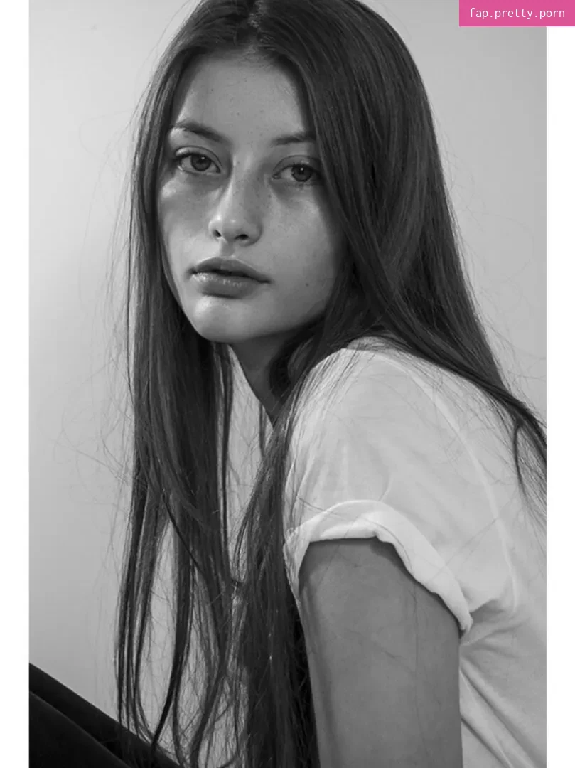 Ellie Weston - Photo #09