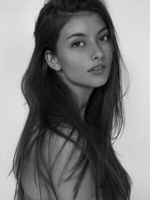 Ellie Weston content