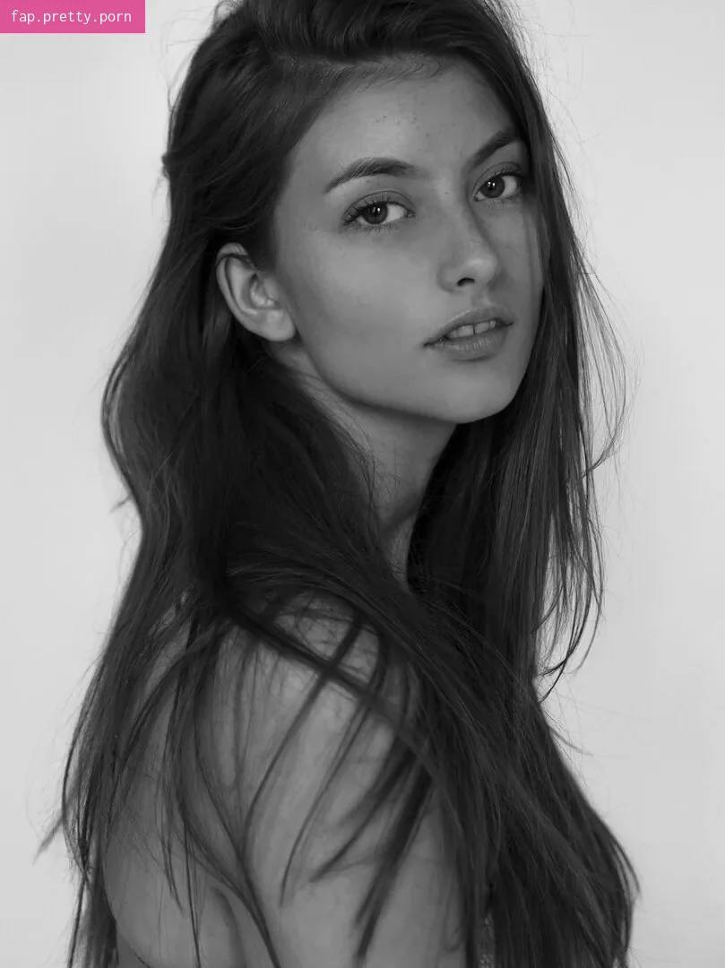 Ellie Weston - Photo #17