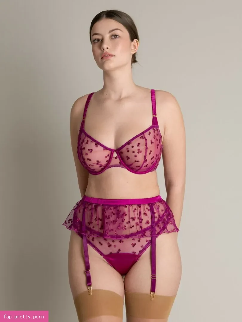 Ellie Weston - Photo #87